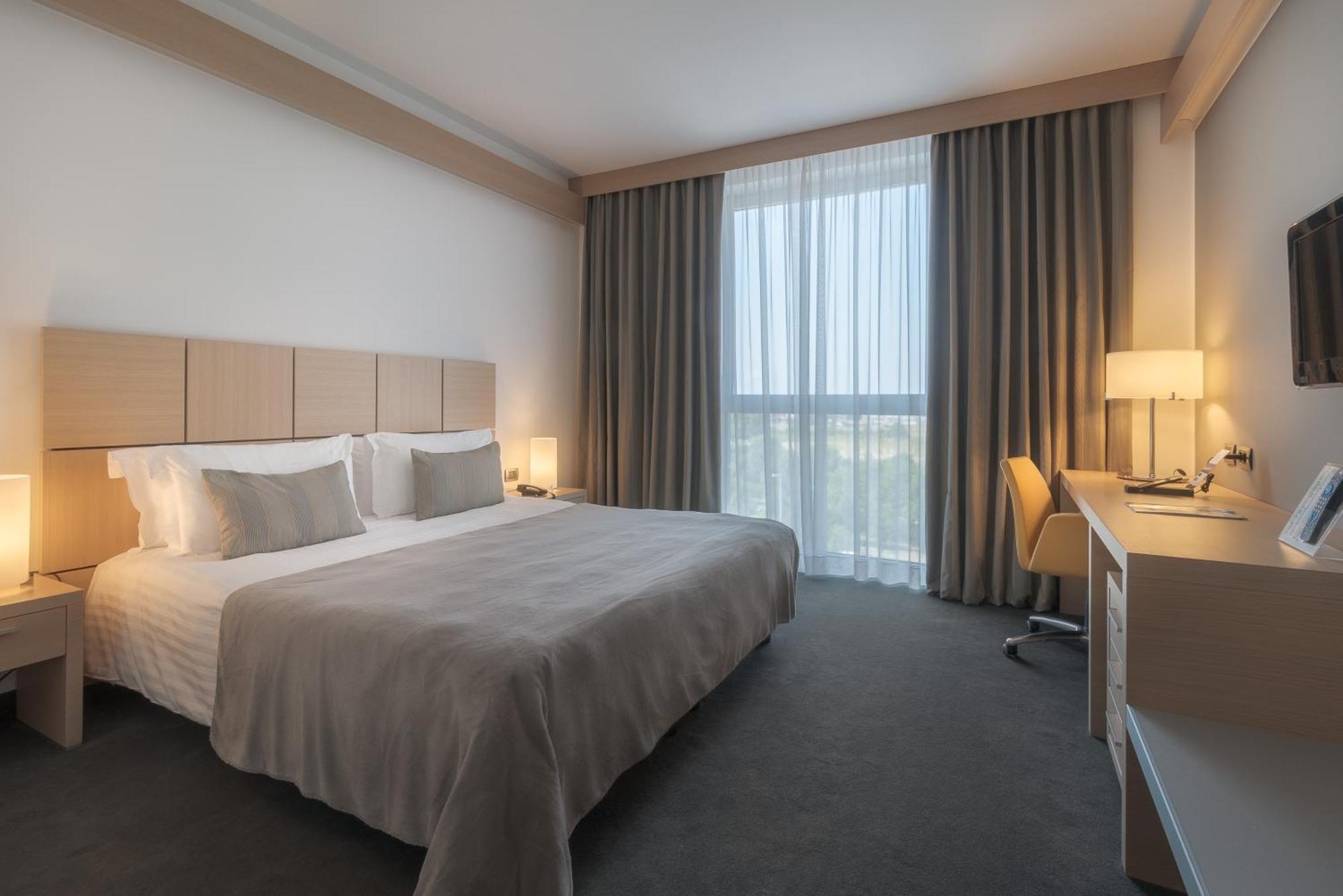 Hotel Domina Milano Fiera Novate Milanese Esterno foto